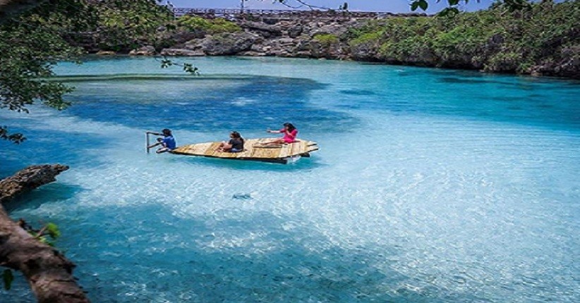 Danau Weekuri, Laguna Eksotis Bergradasi Dikelilingi Bebatuan Unik di Sumba