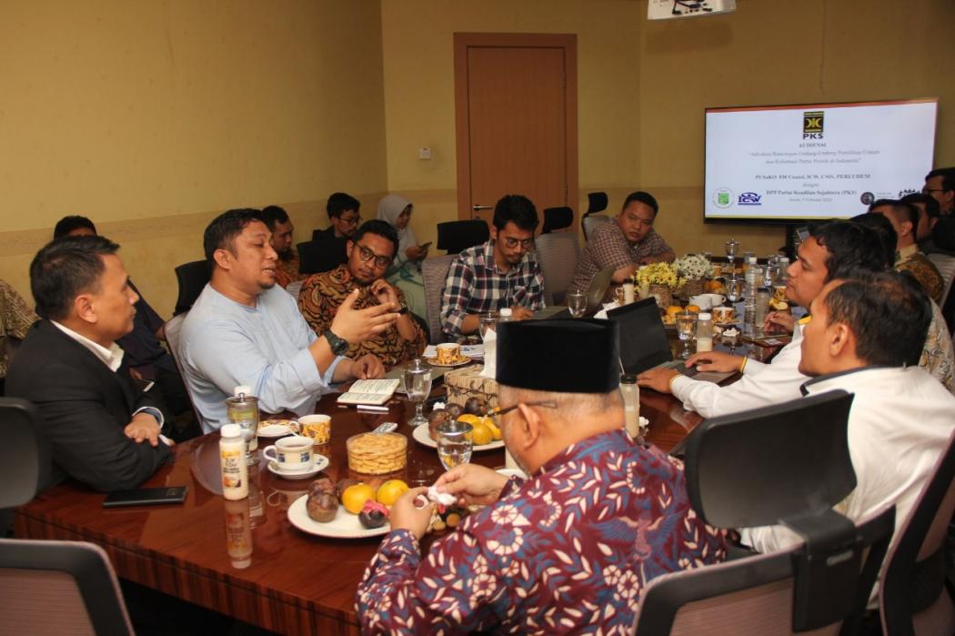 Aktivis Demokrasi Audiensi soal Revisi UU Politik dengan PKS, Ada Apa?