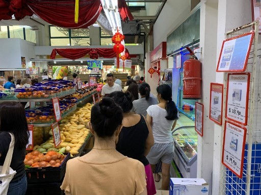 Status Peringatan Wabah Jadi 'Oranye', Ribuan Warga yang Panik Banjiri Toko-Toko di Singapura