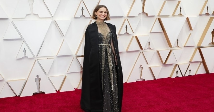 Pesan Tersembunyi di Balik Gaun Natalie Portman