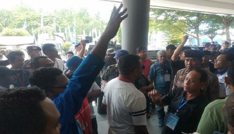 Kongres PAN Ricuh Lagi, Massa Pendukung Zulkifli dan Mulfachri Nyaris Bentrok