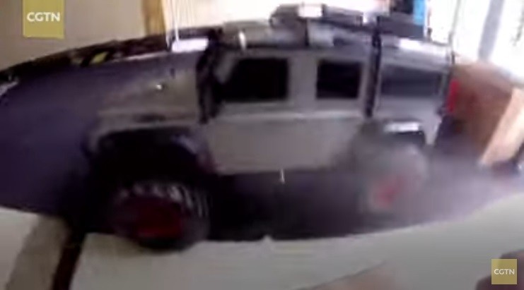 Hindari Virus Korona, Perempuan di China Belanja Gunakan Mobil Remote Control