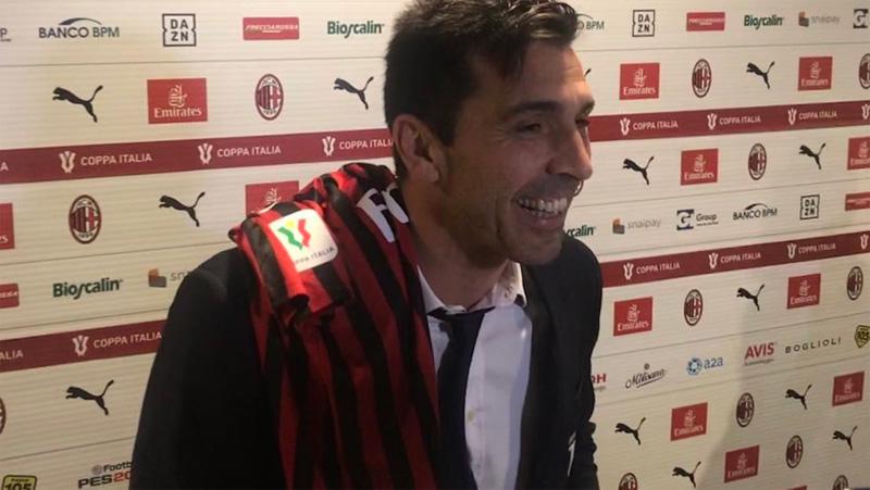 Buffon Bawa Pulang Oleh-Oleh Jersey Putra Maldini dari San Siro