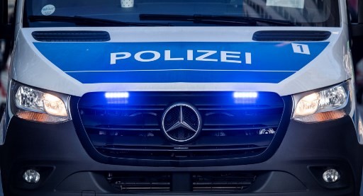 Gara-Gara Aroma Parfum, Pengendara Mabuk Dibekuk Polisi Jerman saat Sembunyi di Semak