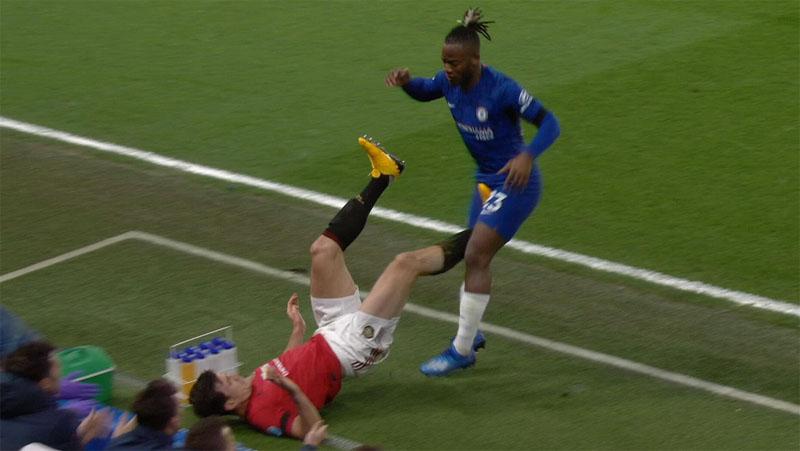 Tendang Kemaluan Batshuayi, Maguire: Saya hanya Meluruskan Kaki