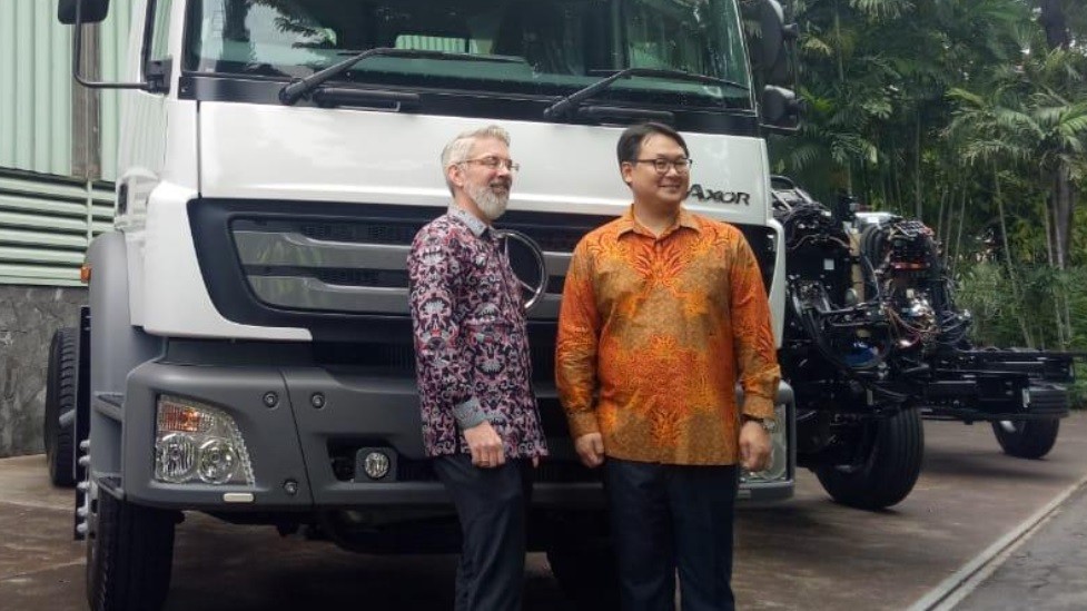 Daimler Cetak Penjualan Bus dan Truk Mercedes-Benz 2.695 Unit