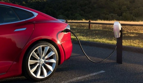 Tesla Ingin Gunakan Baterai Mobil Listrik Murah Buatan China