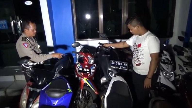 Razia Balap Liar, Polisi di Sengkang Wajo Nongkrong Menyamar sebagai Penonton