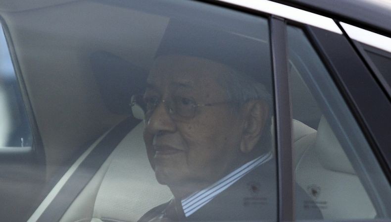 2 Menteri Malaysia Mengundurkan Diri Terkait Keputusan Mahathir untuk Mundur