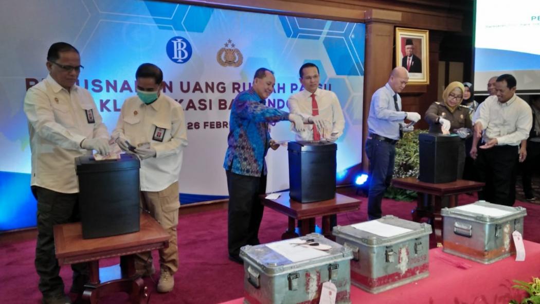Bank Indonesia Musnahkan 50.087 Lembar Uang Palsu
