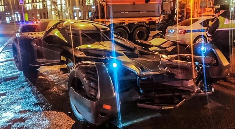 Terlalu Lebar, Mobil Batman Ditilang Polisi di Rusia