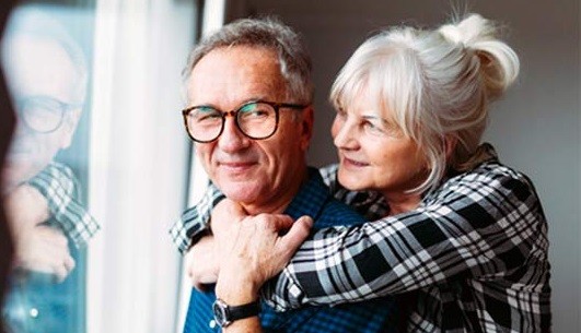 7 Rahasia Tingkatkan Hubungan Seks di Usia Tua