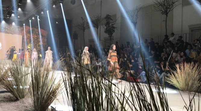 Ria Miranda Hadirkan Koleksi Feminin di Fashion Rhapsody 2020