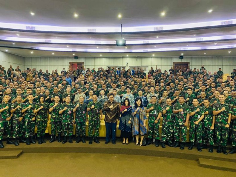 Airlangga Hartarto Beri Kuliah Umum di Seskoal, dari Ekonomi hingga Bonus Demografi