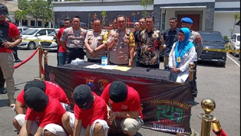 Pelaku Penggelapan Mobil Bermodus Rental Dibekuk di Surabaya