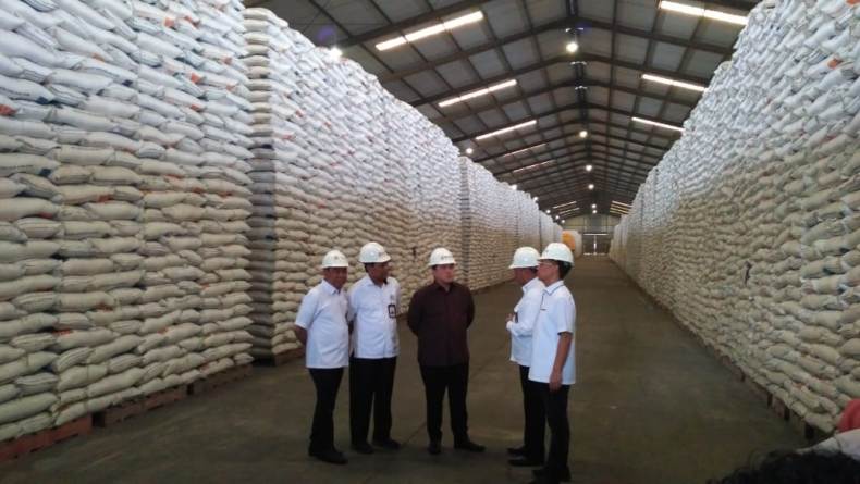 Erick Thohir Cek Gudang Bulog, Pastikan Stok Beras Aman