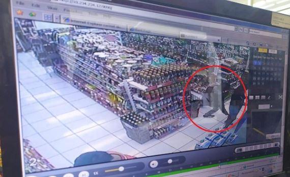 Viral Remaja Mesum di Bandung Foto Rok Perempuan di Minimarket