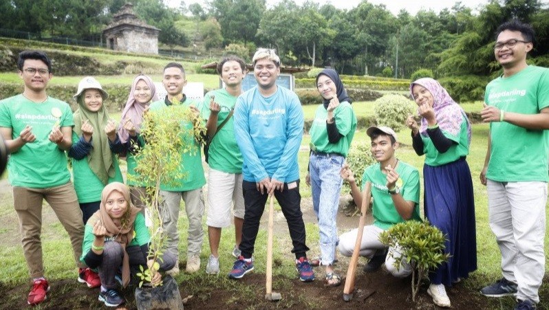 Ahmad Abdul Didapuk Jadi Duta Lingkungan, Ikut Tanam Pohon di Candi Gedongsongo