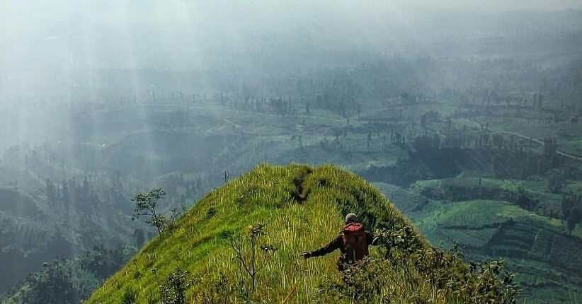 Negeri di Atas Awan ala Gunung Kendil, Indah Bisa Lihat Puncak Merbabu hingga Sindoro