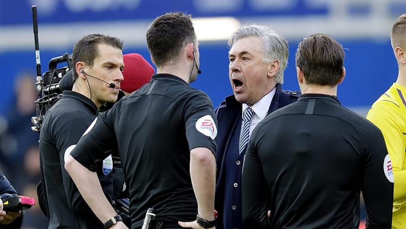 Protes Berlebihan kepada Wasit, Carlo Ancelotti Didenda Rp147 Juta