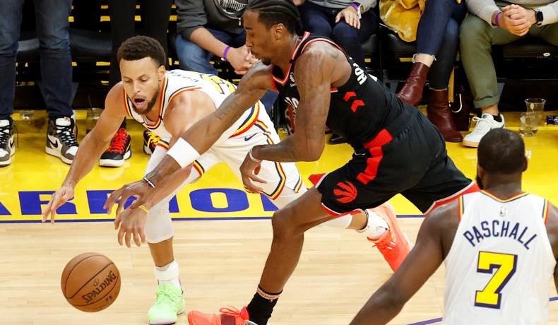 Stephen Curry Comeback, Golden State Warriors Dipermalukan Toronto Raptors