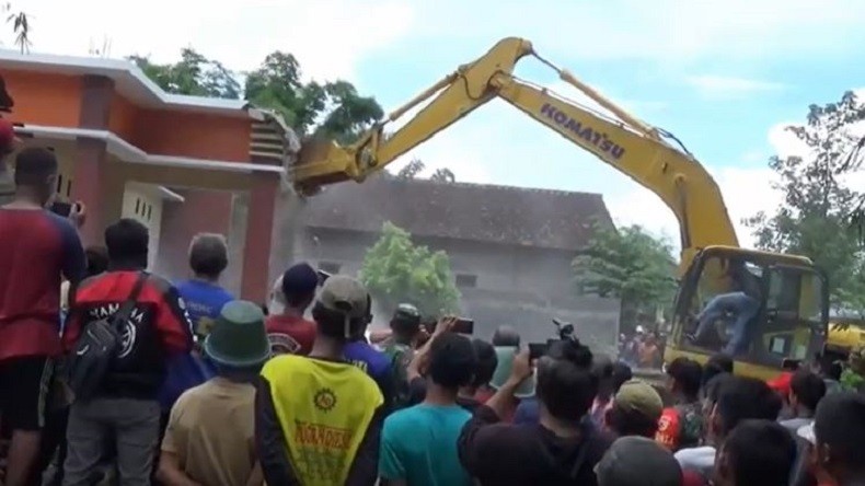 Istri Selingkuh saat Suami Jadi TKI, Rumah Hasil Jerih Payah Dibongkar