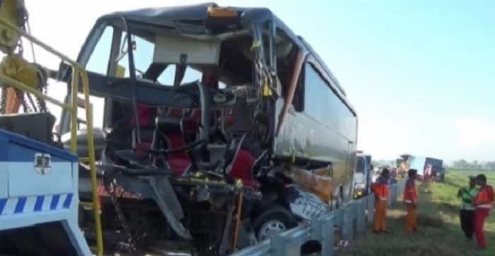 Bus Rombongan Pelajar SMK Tabrak Truk di Tol Ngawi-Madiun, 2 Orang Tewas