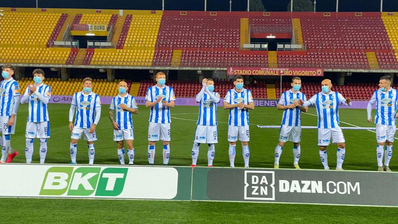 Antisipasi Korona, Para Pemain Pescara Pakai Masker di Pertandingan Serie B