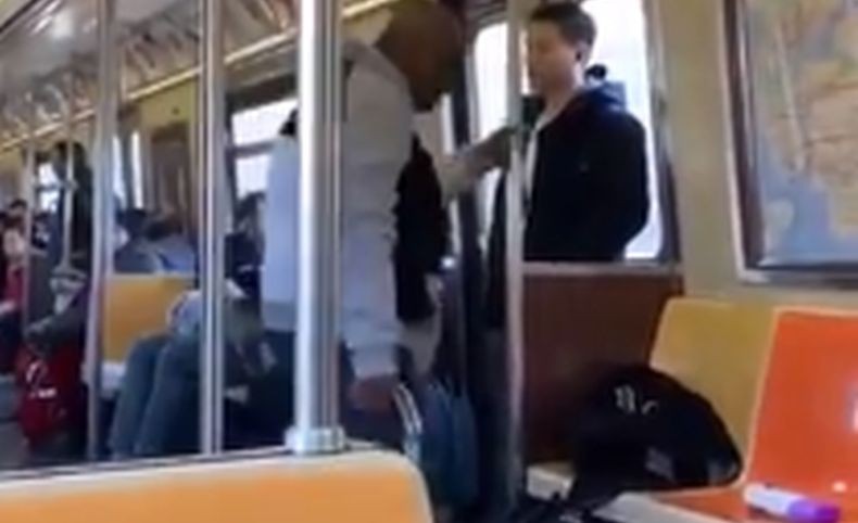Viral Pria Asia Jadi Korban Rasisme di Kereta AS, Diusir dan Disemprot Disinfektan