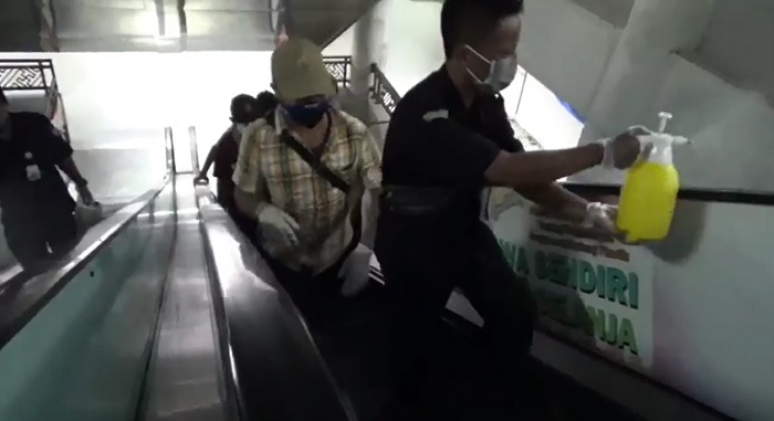 Didatangi Penumpang Kapal Viking Sun, Pasar Badung Disemprot Disinfektan Cegah Korona