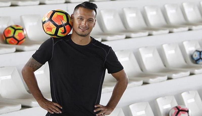 Raphael Maitimo Resmi Bergabung dengan Persita Tangerang