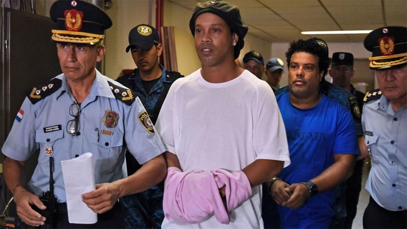 Ronaldinho Dipenjara, Pengacara: Dia Tak Tahu Gunakan Paspor Palsu