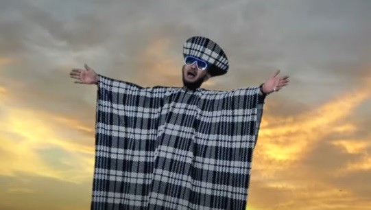 Mengenang Rama Aiphama, Penyanyi Dangdut Melayu dengan Busana Ikonik