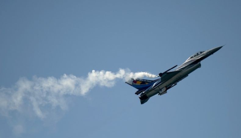 Jet Tempur F-16 Pakistan Jatuh saat Latihan di Islamabad