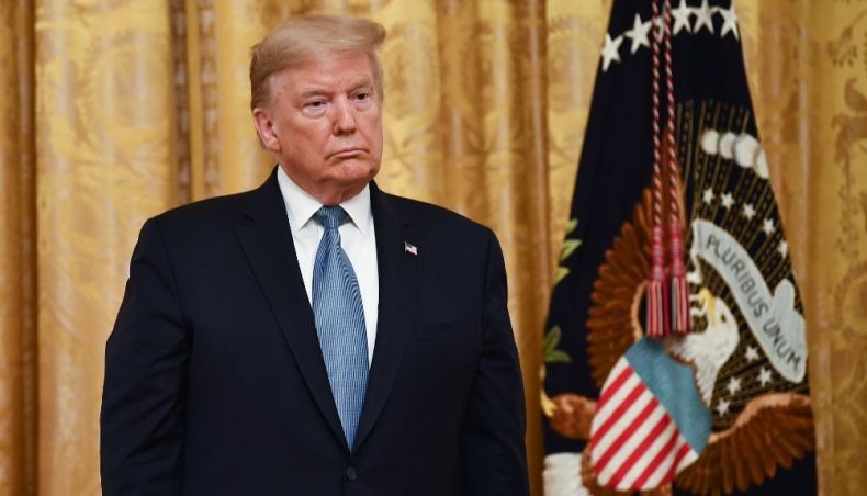 Donald Trump Ingin Dites Virus Korona, tapi Dilarang Dokter Gedung Putih