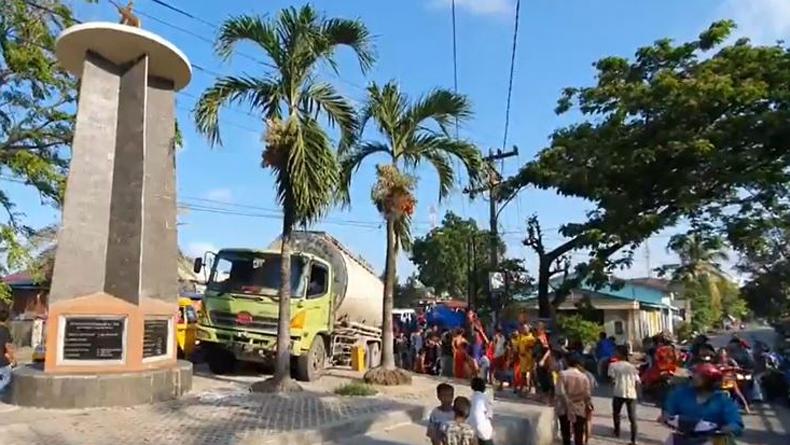 Truk Semen Tabrak 4 Pekerja Jalan di Medan Labuhan, 1 Orang Tewas