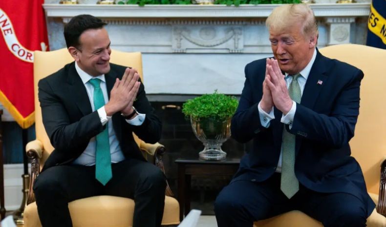 Ketika Trump Berusaha Menghindari Jabat Tangan dengan PM Irlandia Varadkhar
