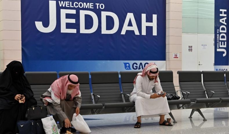Muncul Virus Corona Varian Baru, Arab Saudi Hentikan Penerbangan Internasional