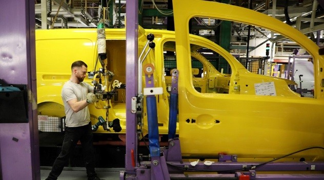 Terganggu Virus Korona, Pabrik Renault dan Nissan di Spanyol Stop Produksi