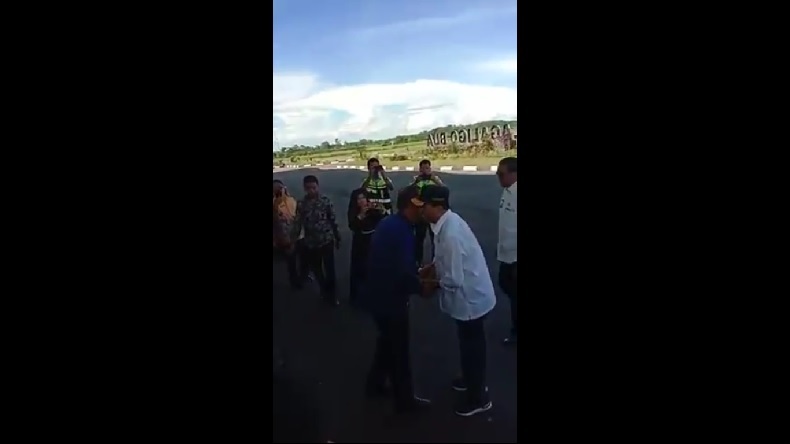 Video Viral Menhub Budi Karya Sumadi Kunjungi Luwu dan Cipika-cipiki dengan Bupati