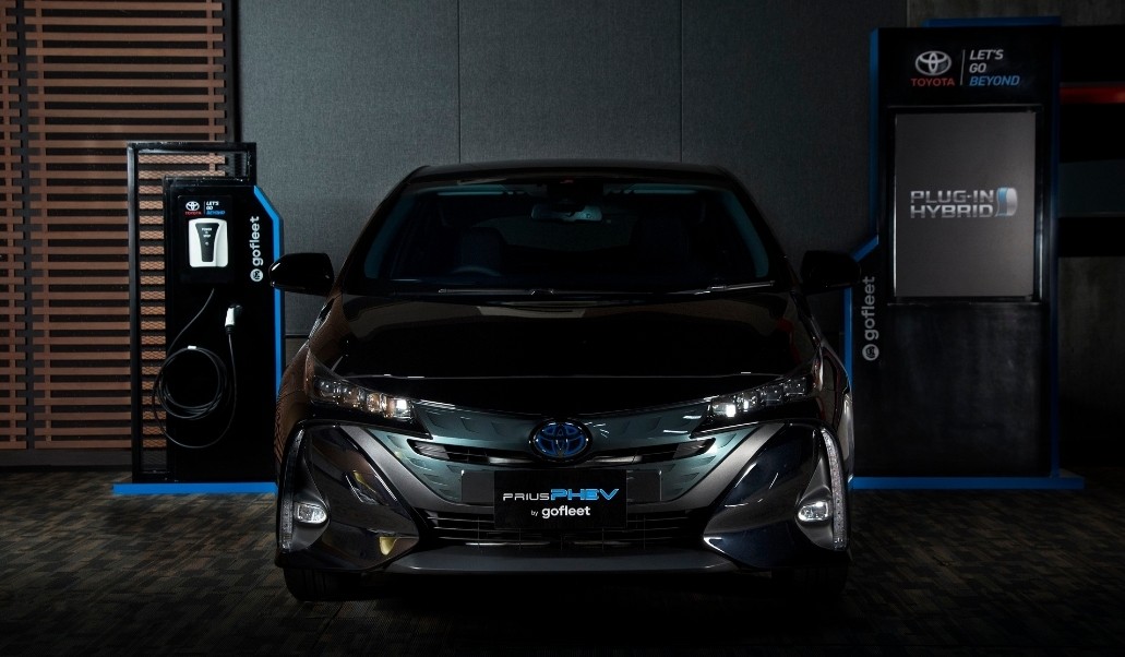 Perkuat Jajaran Mobil Listrik, Toyota Rilis Prius PHEV di Indonesia