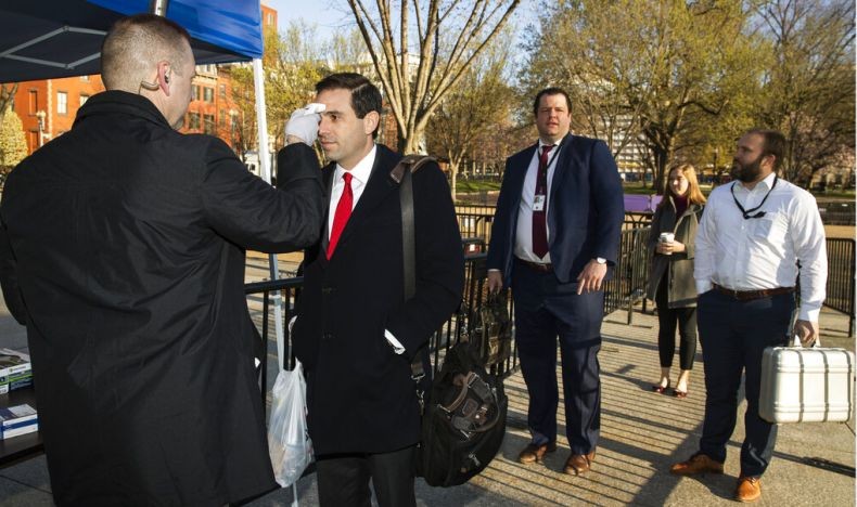 Begini Cara Gedung Putih Lindungi Donald Trump dari Virus Korona