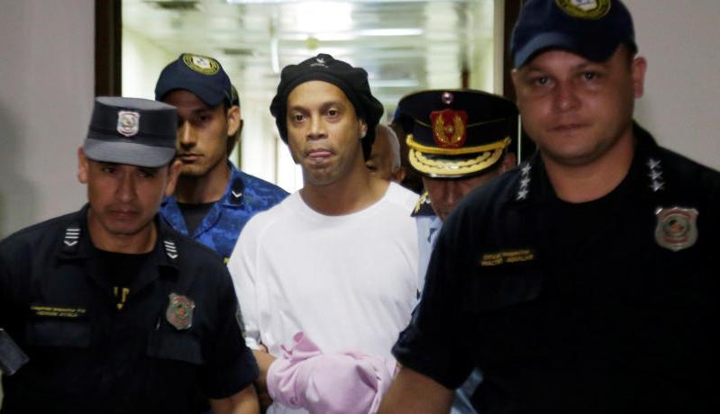 Usai Paspor Palsu, Ronaldinho Kini Tersandung Kasus Pencucian Uang