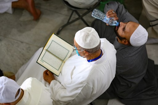Arab Saudi Tangguhkan Salat di Masjid-Masjid Seluruh Negeri, kecuali Masjidil Haram dan Nabawi