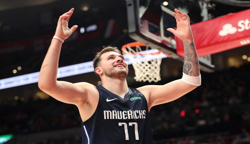 Luka Doncic Menggila, Dallas Mavericks Pastikan Tiket Playoff NBA