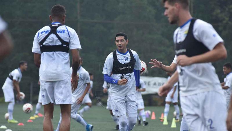 Persib Tetap Latihan di Jeda Kompetisi, Ini Alasan Pelatih Robert Alberts