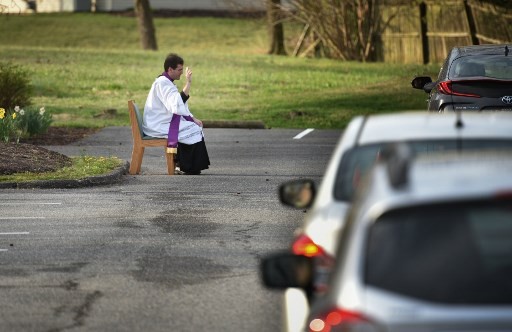 Banyak Gereja Ditutup akibat Korona, Pastor di AS Ini Buat Drive-Thru Pengakuan Dosa