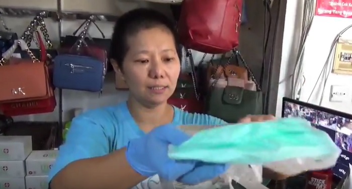 Bagikan Ribuan Masker Gratis di Denpasar, Perempuan Ini Menuai Pujian