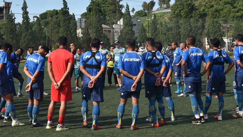 Persib Berlatih Ringan dan Matangkan Set Piece