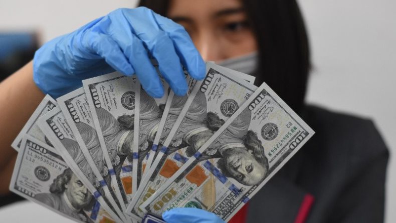 Kurs Rupiah Ditutup Tembus Rp16.575 per Dolar AS akibat Wabah Corona